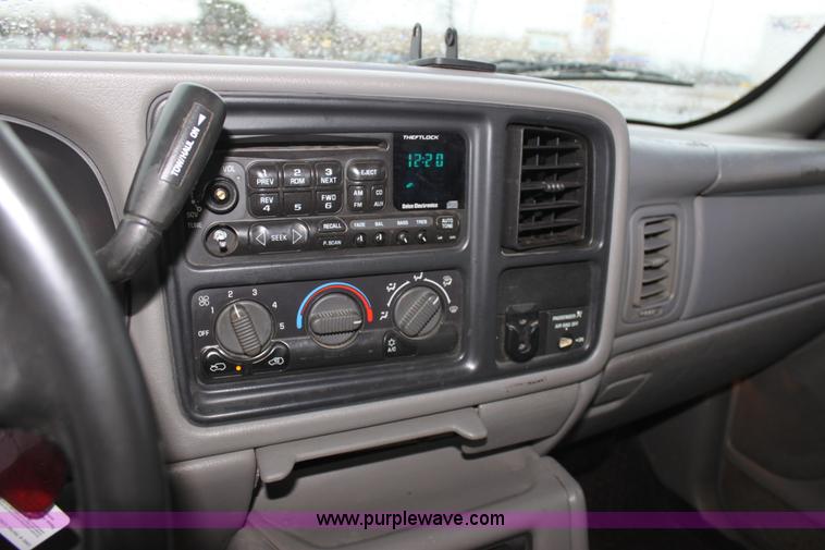 image for item E8347 2000 Chevrolet 2500 Extended Cab pickup truck