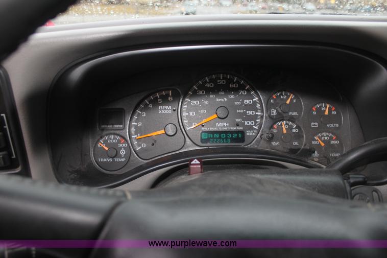 image for item E8347 2000 Chevrolet 2500 Extended Cab pickup truck