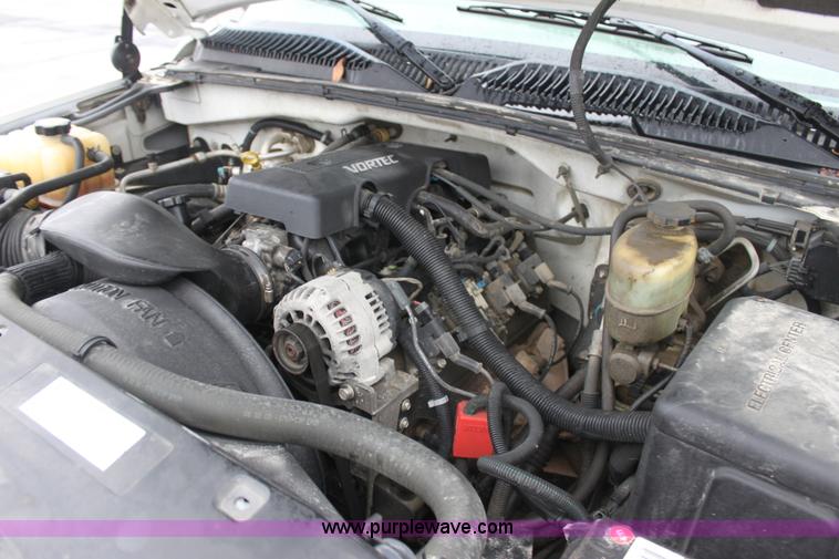 image for item E8347 2000 Chevrolet 2500 Extended Cab pickup truck