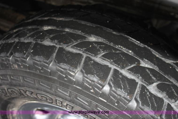 image for item E8347 2000 Chevrolet 2500 Extended Cab pickup truck