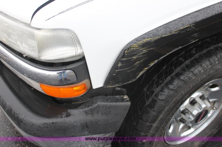 image for item E8347 2000 Chevrolet 2500 Extended Cab pickup truck