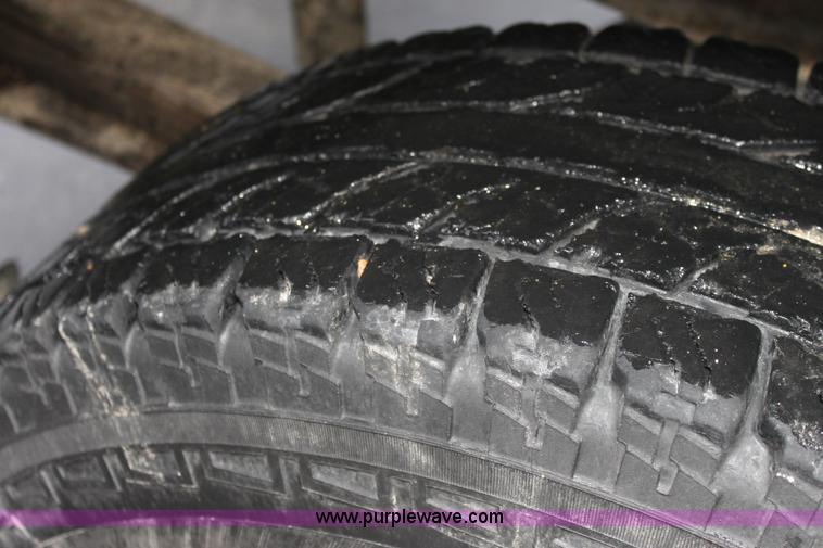 image for item E8347 2000 Chevrolet 2500 Extended Cab pickup truck