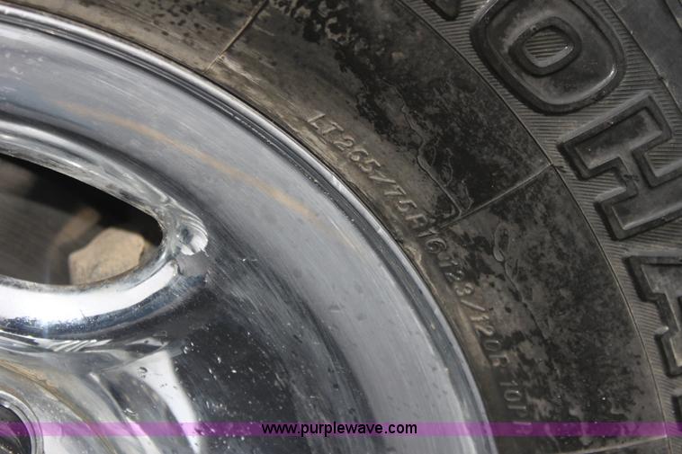 image for item E8347 2000 Chevrolet 2500 Extended Cab pickup truck