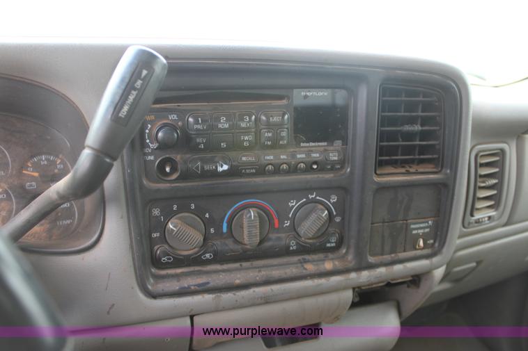 image for item E8381 2000 Chevrolet Silverado 2500 LS Extended Cab pickup truck