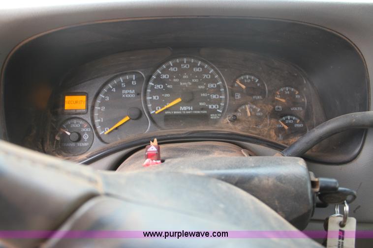 image for item E8381 2000 Chevrolet Silverado 2500 LS Extended Cab pickup truck