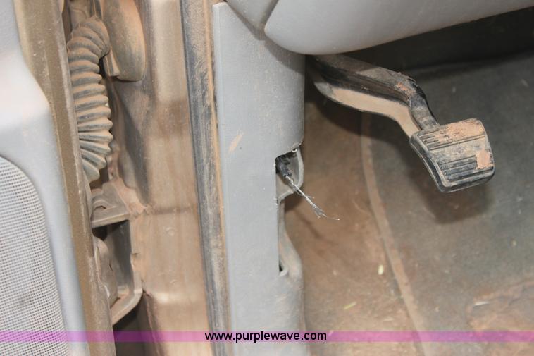 image for item E8381 2000 Chevrolet Silverado 2500 LS Extended Cab pickup truck