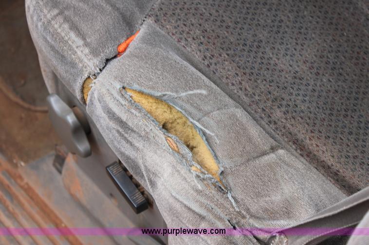 image for item E8381 2000 Chevrolet Silverado 2500 LS Extended Cab pickup truck