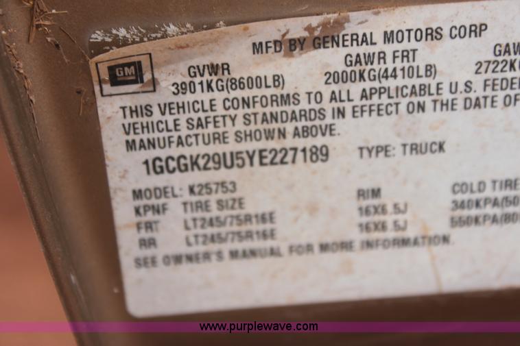 image for item E8381 2000 Chevrolet Silverado 2500 LS Extended Cab pickup truck