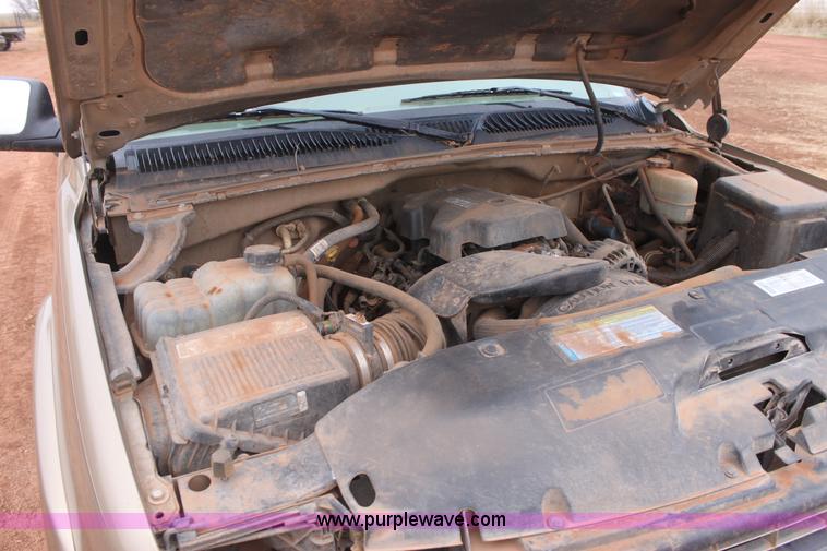 image for item E8381 2000 Chevrolet Silverado 2500 LS Extended Cab pickup truck