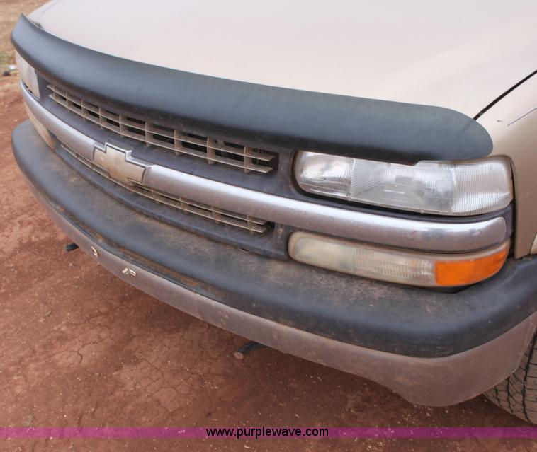 image for item E8381 2000 Chevrolet Silverado 2500 LS Extended Cab pickup truck