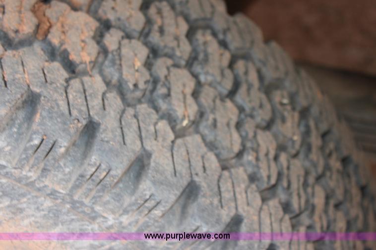 image for item E8381 2000 Chevrolet Silverado 2500 LS Extended Cab pickup truck