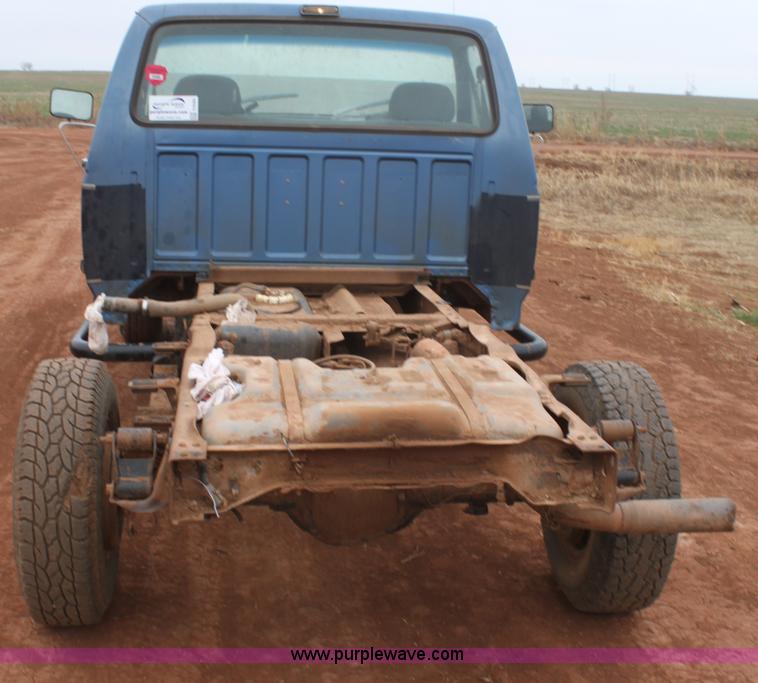 image for item E8382 1993 Ford F250 XLT cab and chassis