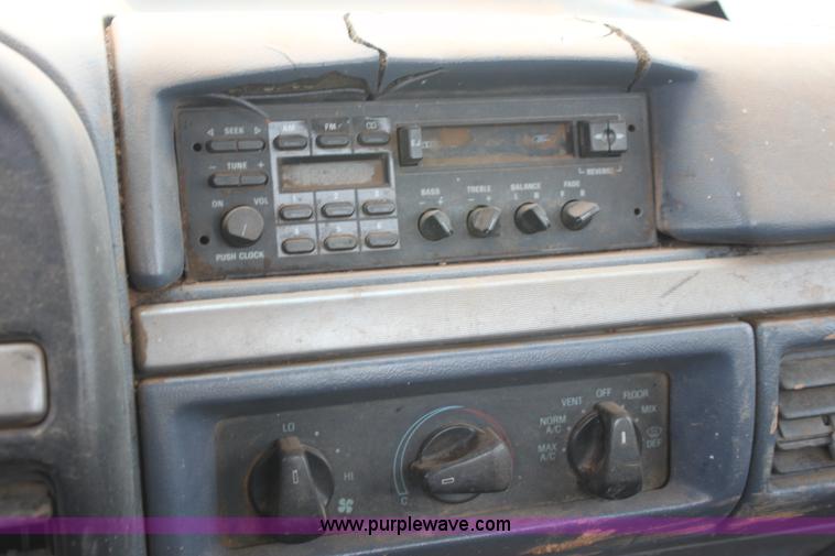 image for item E8382 1993 Ford F250 XLT cab and chassis