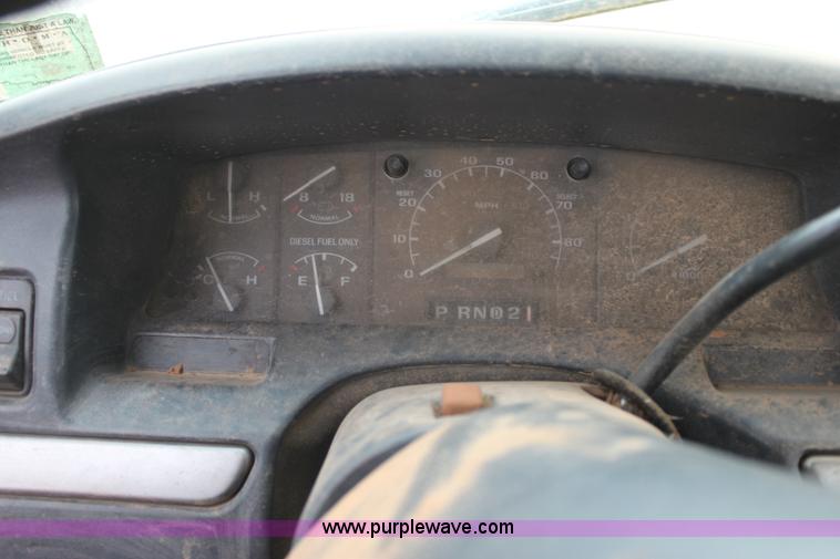 image for item E8382 1993 Ford F250 XLT cab and chassis