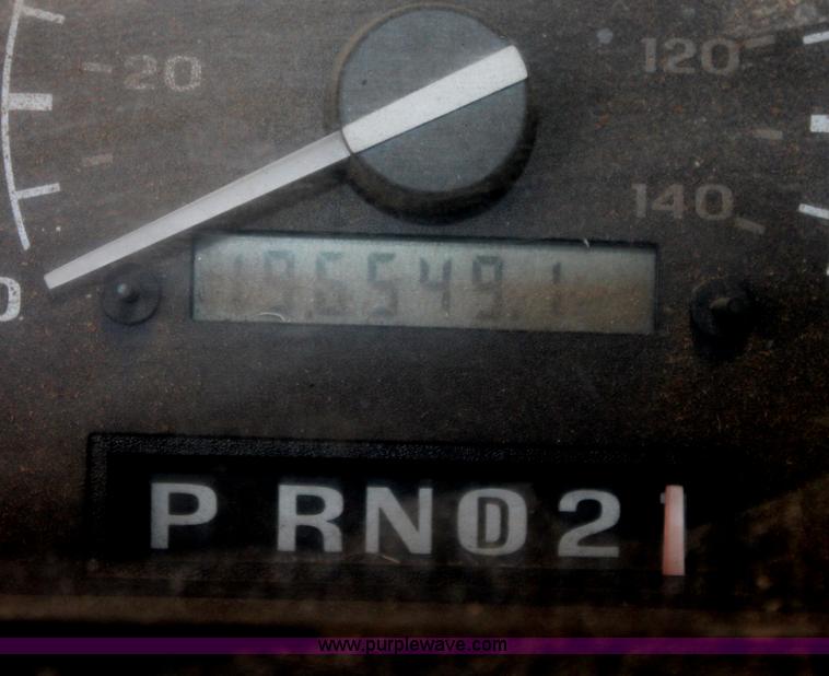 image for item E8382 1993 Ford F250 XLT cab and chassis