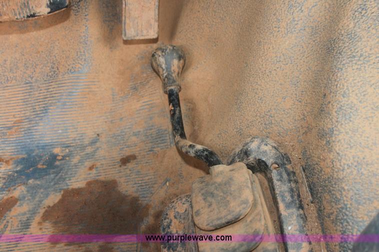 image for item E8382 1993 Ford F250 XLT cab and chassis