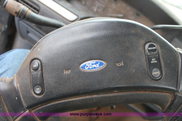 image for item E8382 1993 Ford F250 XLT cab and chassis