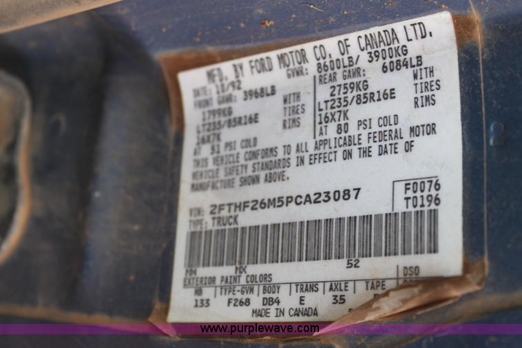 image for item E8382 1993 Ford F250 XLT cab and chassis