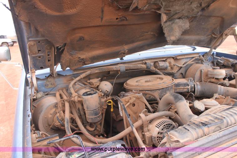 image for item E8382 1993 Ford F250 XLT cab and chassis