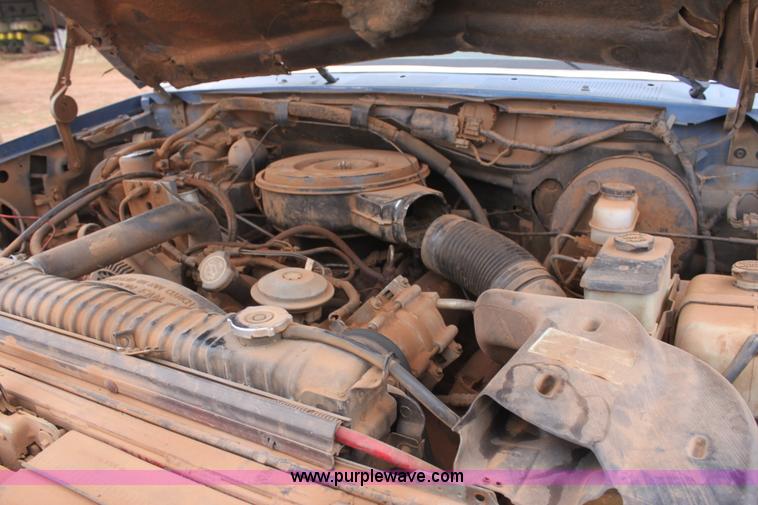 image for item E8382 1993 Ford F250 XLT cab and chassis