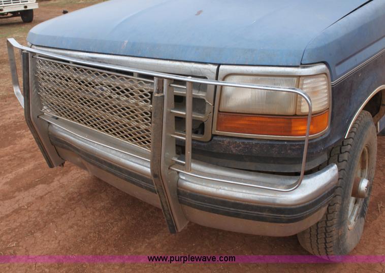 image for item E8382 1993 Ford F250 XLT cab and chassis