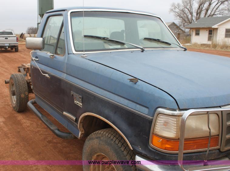 image for item E8382 1993 Ford F250 XLT cab and chassis