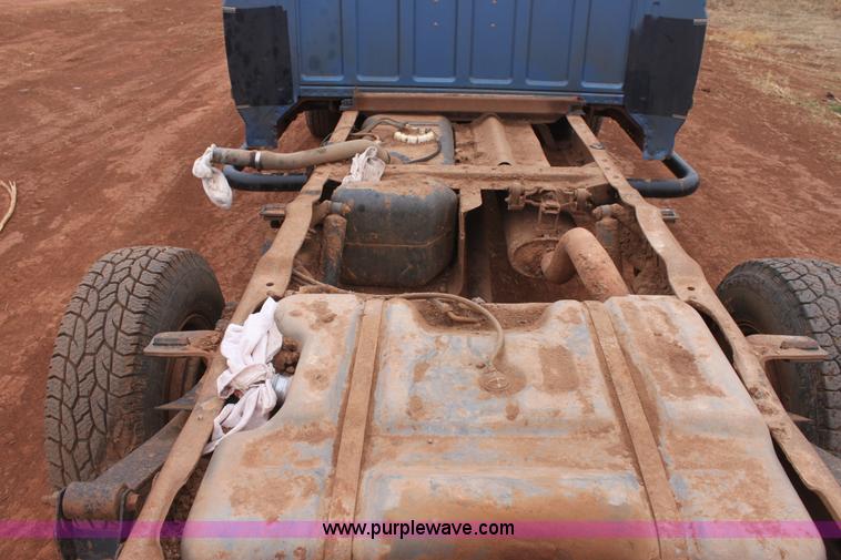 image for item E8382 1993 Ford F250 XLT cab and chassis