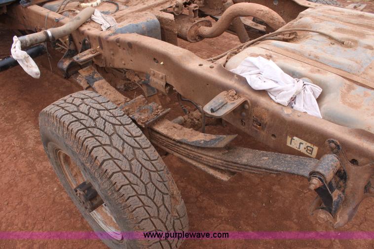 image for item E8382 1993 Ford F250 XLT cab and chassis