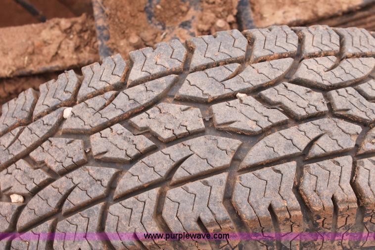 image for item E8382 1993 Ford F250 XLT cab and chassis