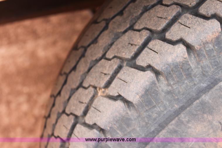 image for item E8382 1993 Ford F250 XLT cab and chassis