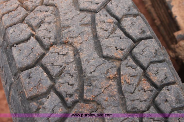 image for item E8382 1993 Ford F250 XLT cab and chassis