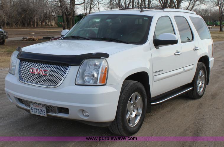 image for item E8440 2007 GMC Yukon Denali SUV