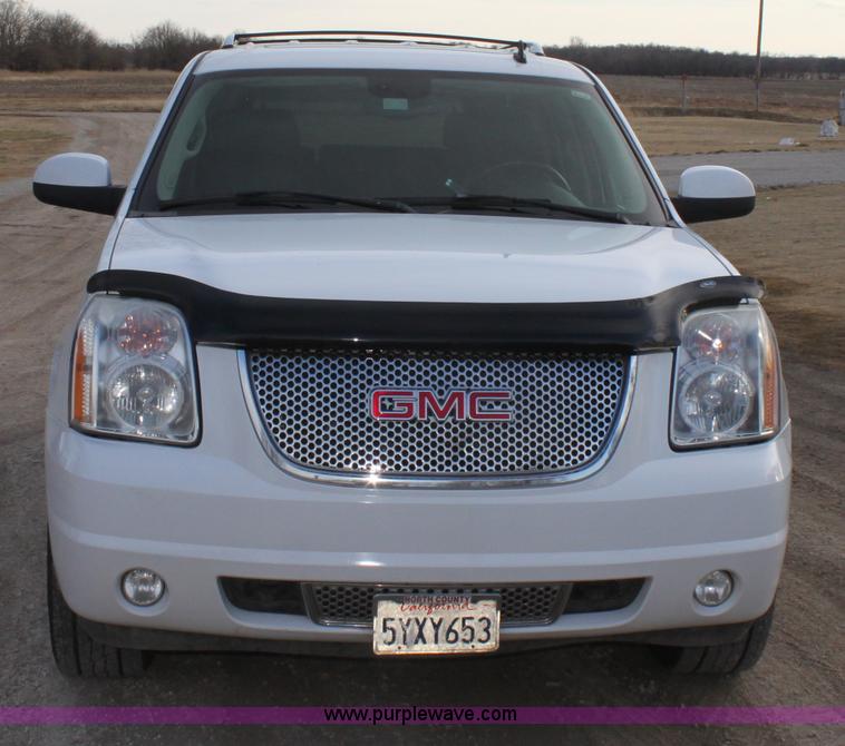 image for item E8440 2007 GMC Yukon Denali SUV