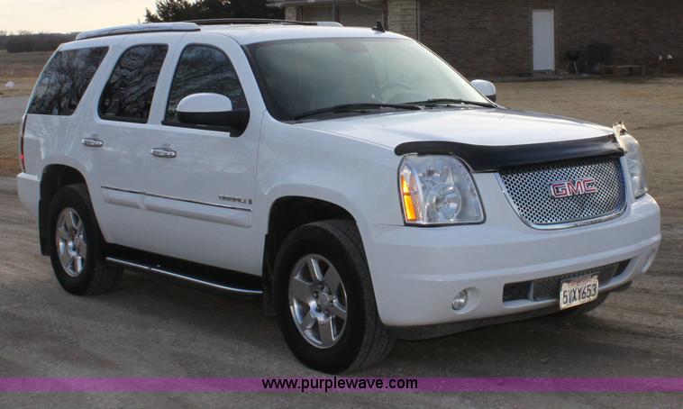 image for item E8440 2007 GMC Yukon Denali SUV