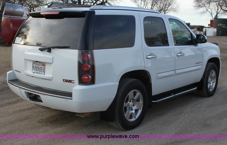 image for item E8440 2007 GMC Yukon Denali SUV