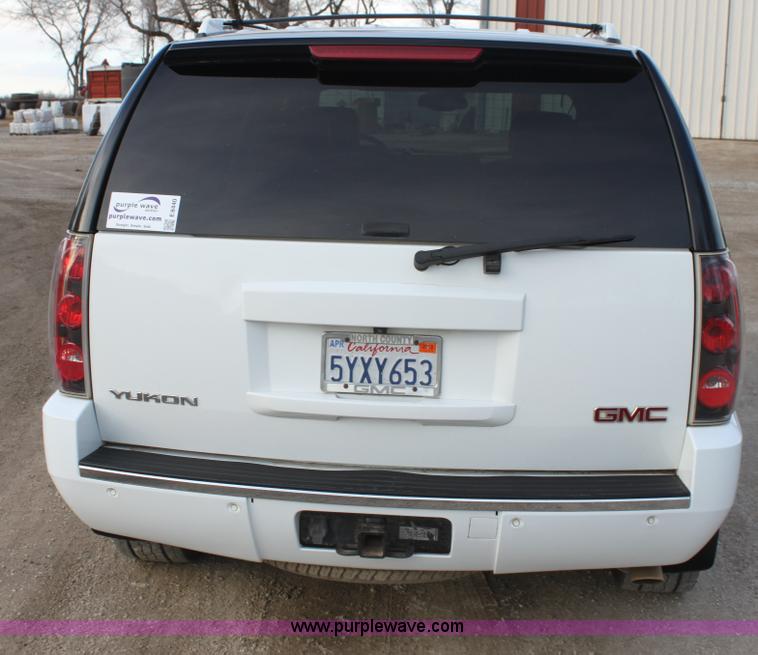 image for item E8440 2007 GMC Yukon Denali SUV