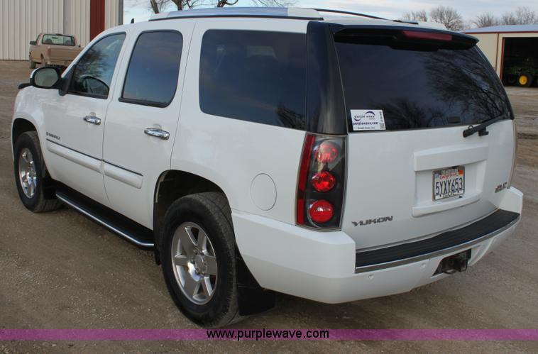 image for item E8440 2007 GMC Yukon Denali SUV
