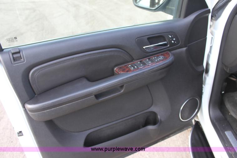 image for item E8440 2007 GMC Yukon Denali SUV