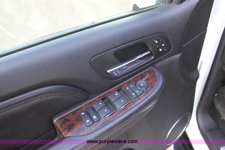 image for item E8440 2007 GMC Yukon Denali SUV