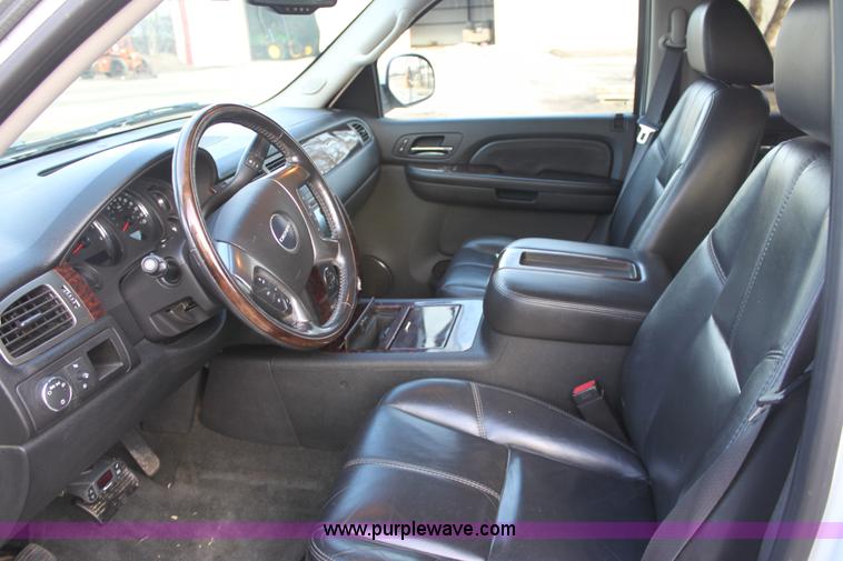 image for item E8440 2007 GMC Yukon Denali SUV