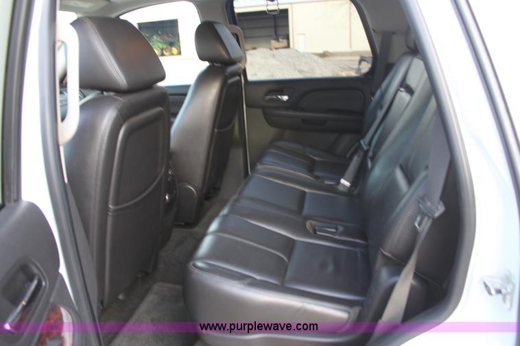 image for item E8440 2007 GMC Yukon Denali SUV