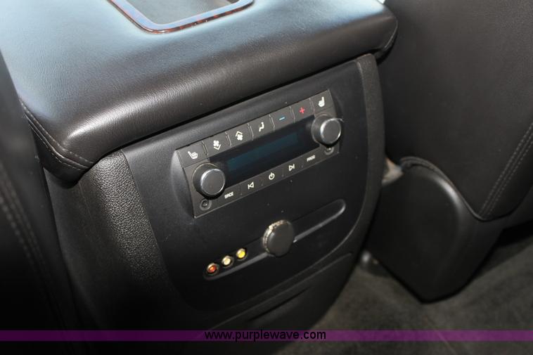 image for item E8440 2007 GMC Yukon Denali SUV