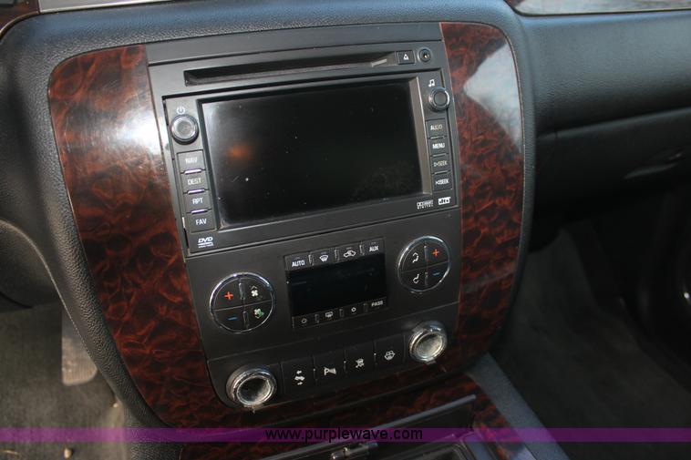 image for item E8440 2007 GMC Yukon Denali SUV