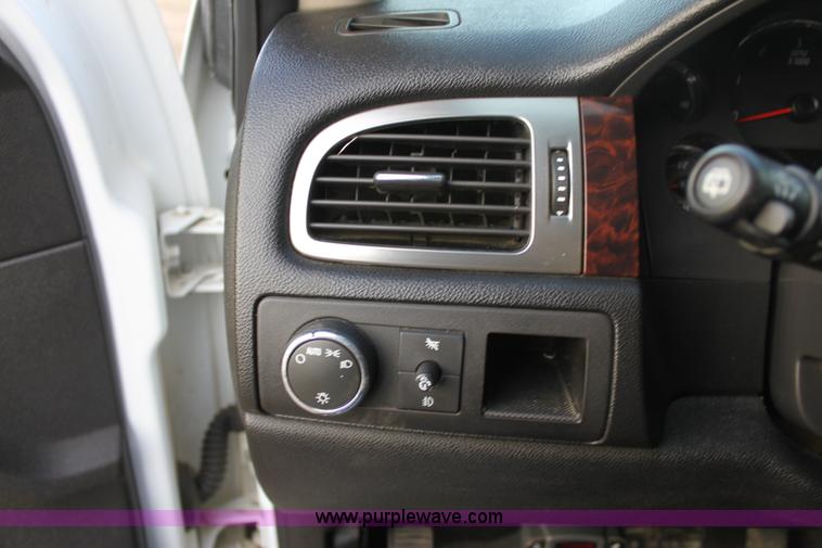 image for item E8440 2007 GMC Yukon Denali SUV