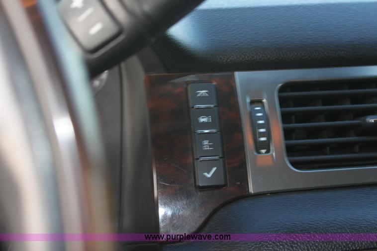 image for item E8440 2007 GMC Yukon Denali SUV