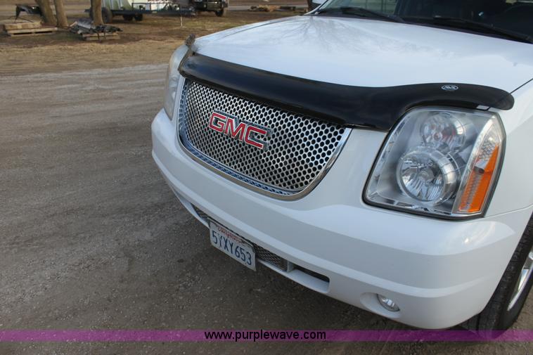image for item E8440 2007 GMC Yukon Denali SUV