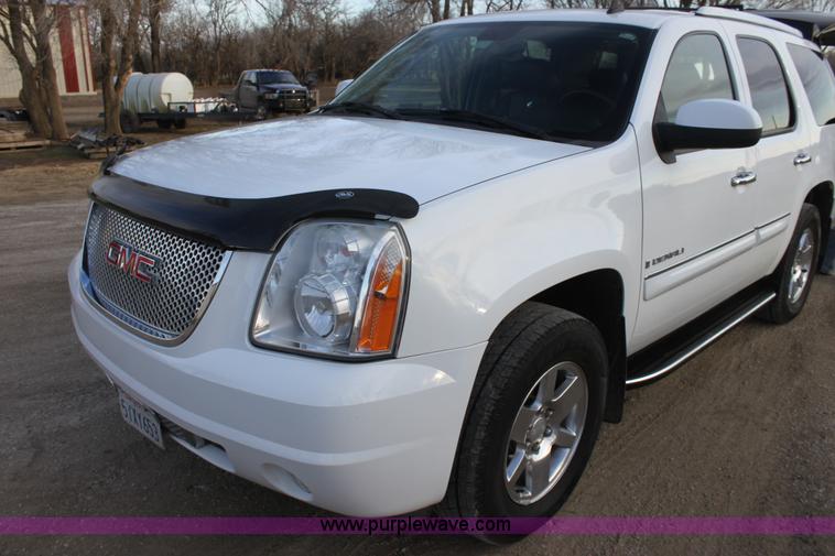 image for item E8440 2007 GMC Yukon Denali SUV