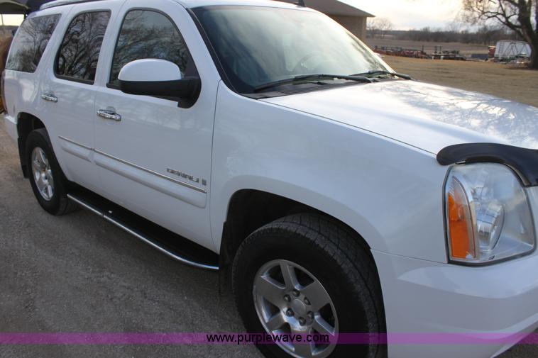image for item E8440 2007 GMC Yukon Denali SUV