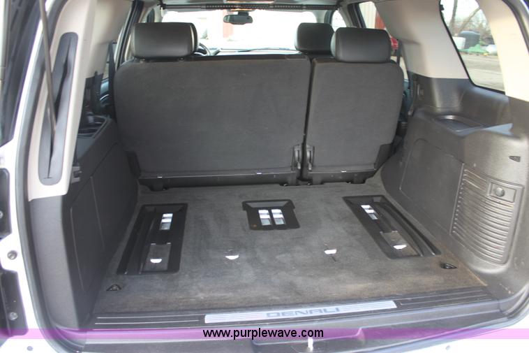 image for item E8440 2007 GMC Yukon Denali SUV