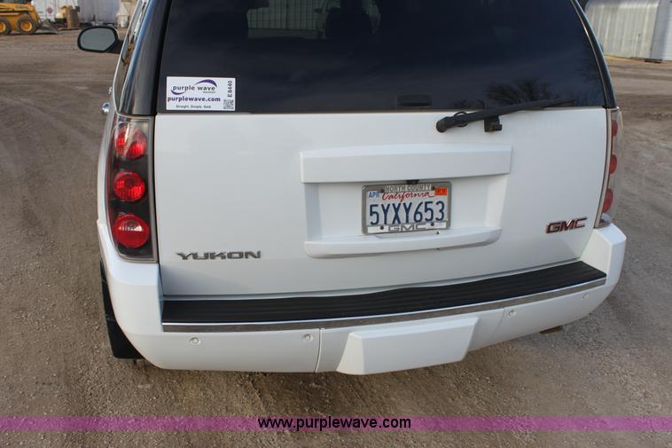 image for item E8440 2007 GMC Yukon Denali SUV